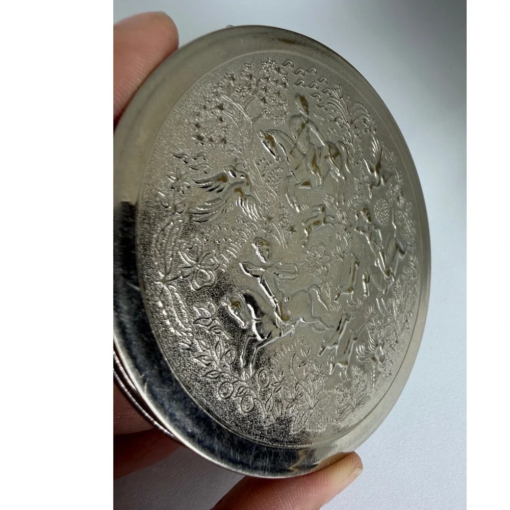 Vintage Tussy Silver Tone Makeup Compact Repousse Hunting Scene Horseback 3 Inch